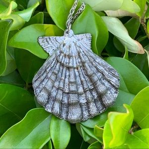 Vintage Large Silver/Gray Seashell Necklace